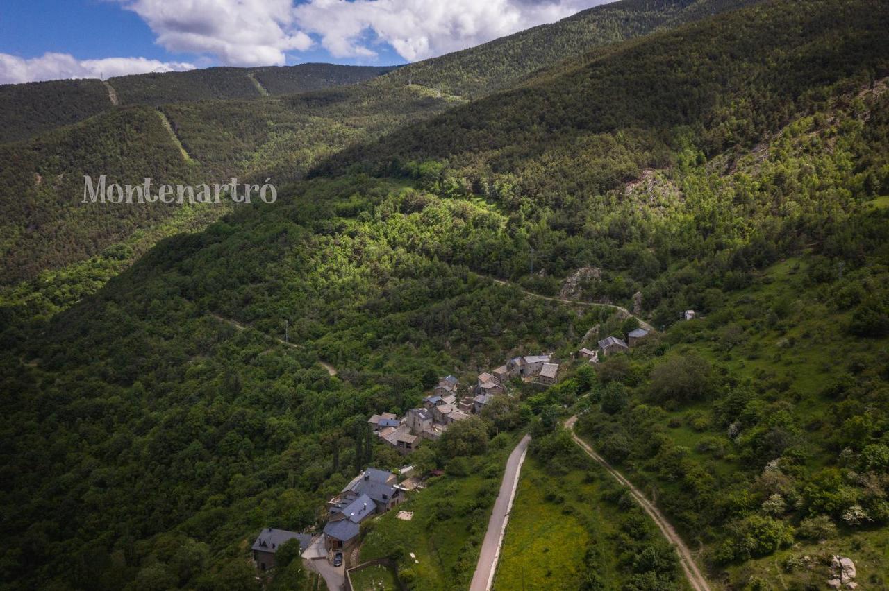 Abadía De Montenartró Montenartro